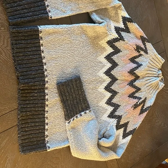 Sweater - Picture 8 of 8